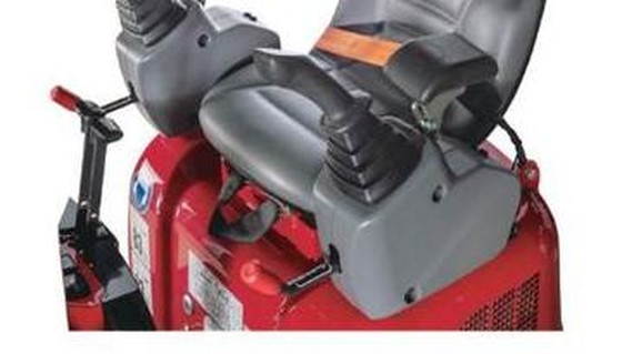 Yanmar SV10 — боковые рычаги управления